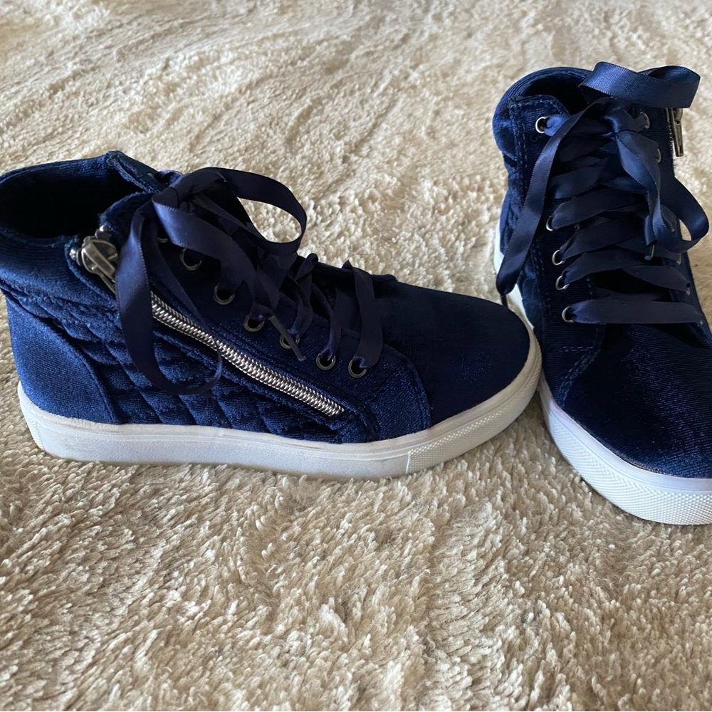 Size 13 never worn navy high top girls shoes
